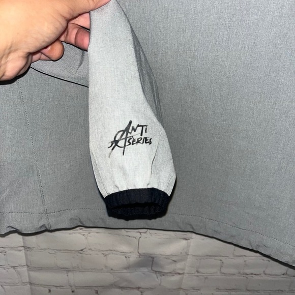 ✨Rip Curl Anti Series Grey Hooded Jacket Mens Small Lightweight Wind Rain Coat - Picture 6 of 6